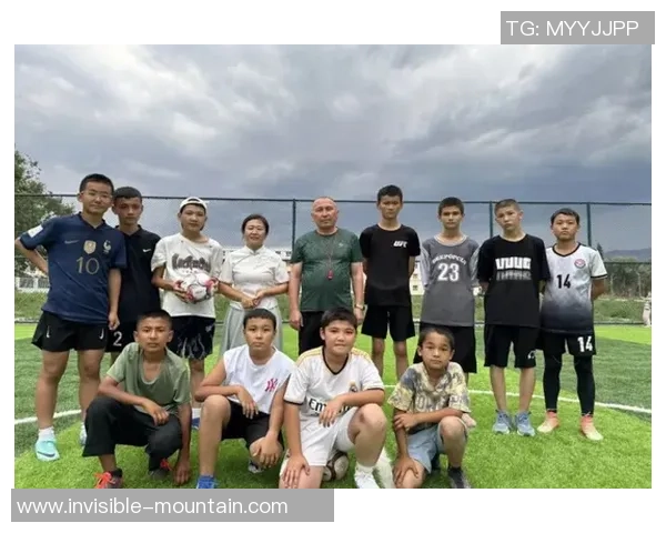 恋爱与足球的交汇点：激情与梦想的双重赛场